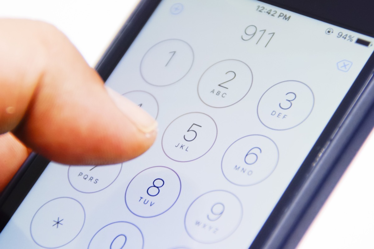 Dialing 911 on smartphone