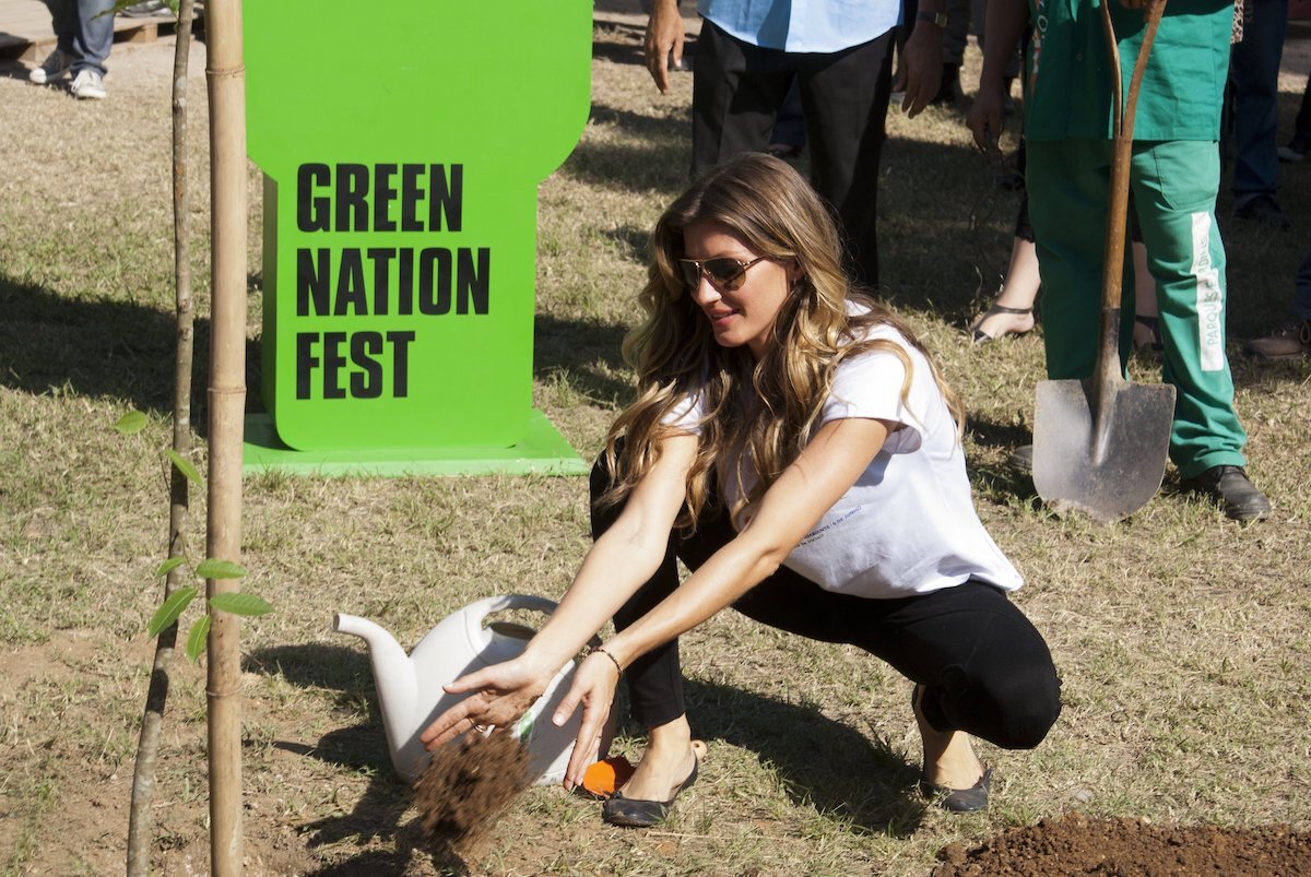 Gisele Bündchen planting a tree as part of Green Nation Fest in Rio de Janeiro, Brazil in 2012