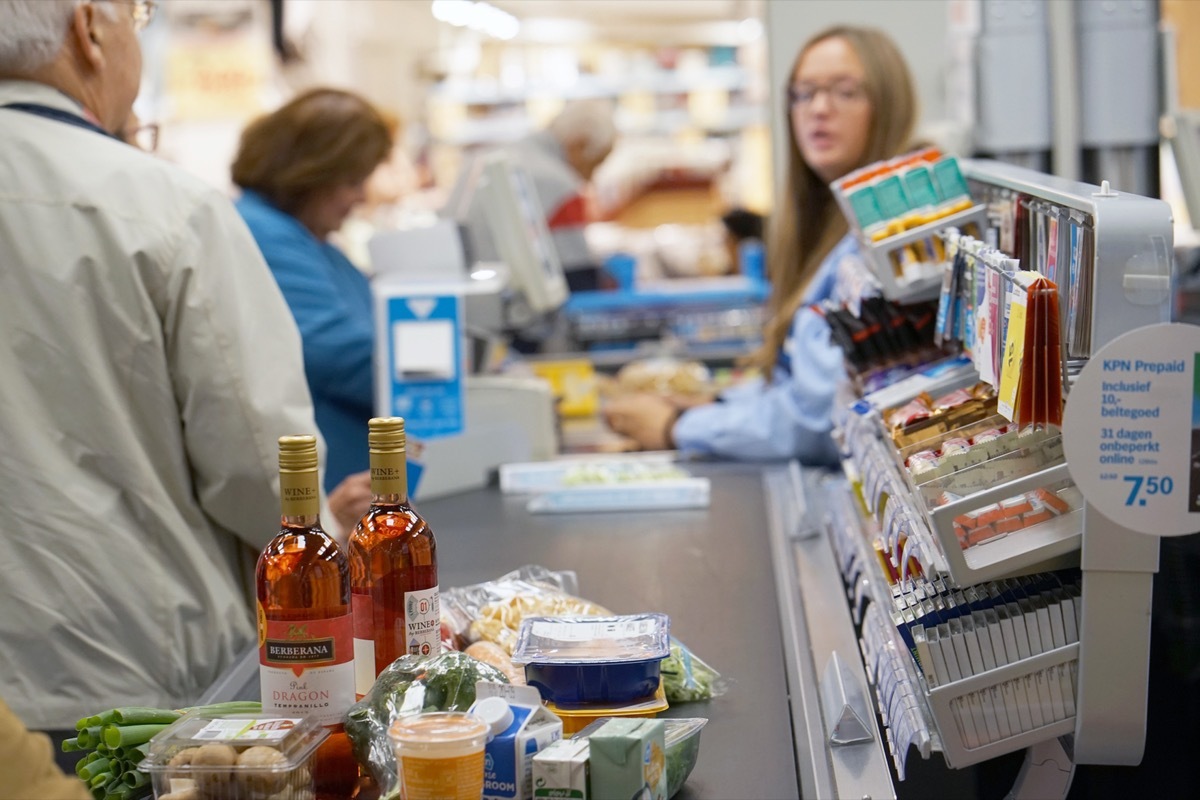 waiting-in-checkout-line