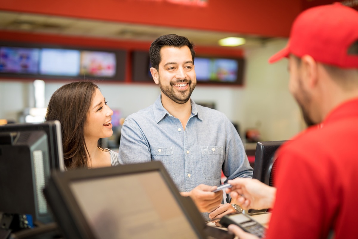 man pays for women's meal small acts of kindness