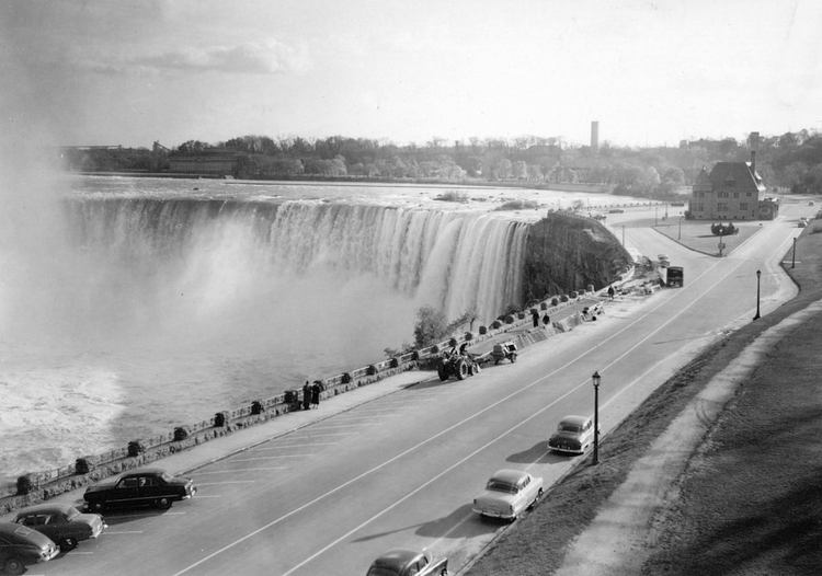 black and white photo of niagara falls in 1954