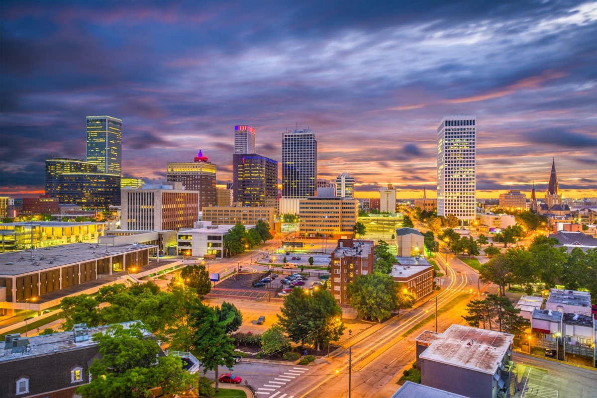 Tulsa, Oklahoma, USA skyline at twilight.