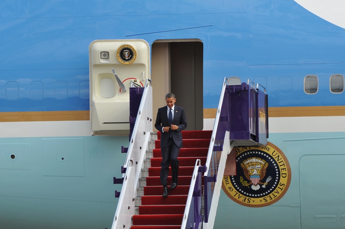 Barack Obama leaving plane