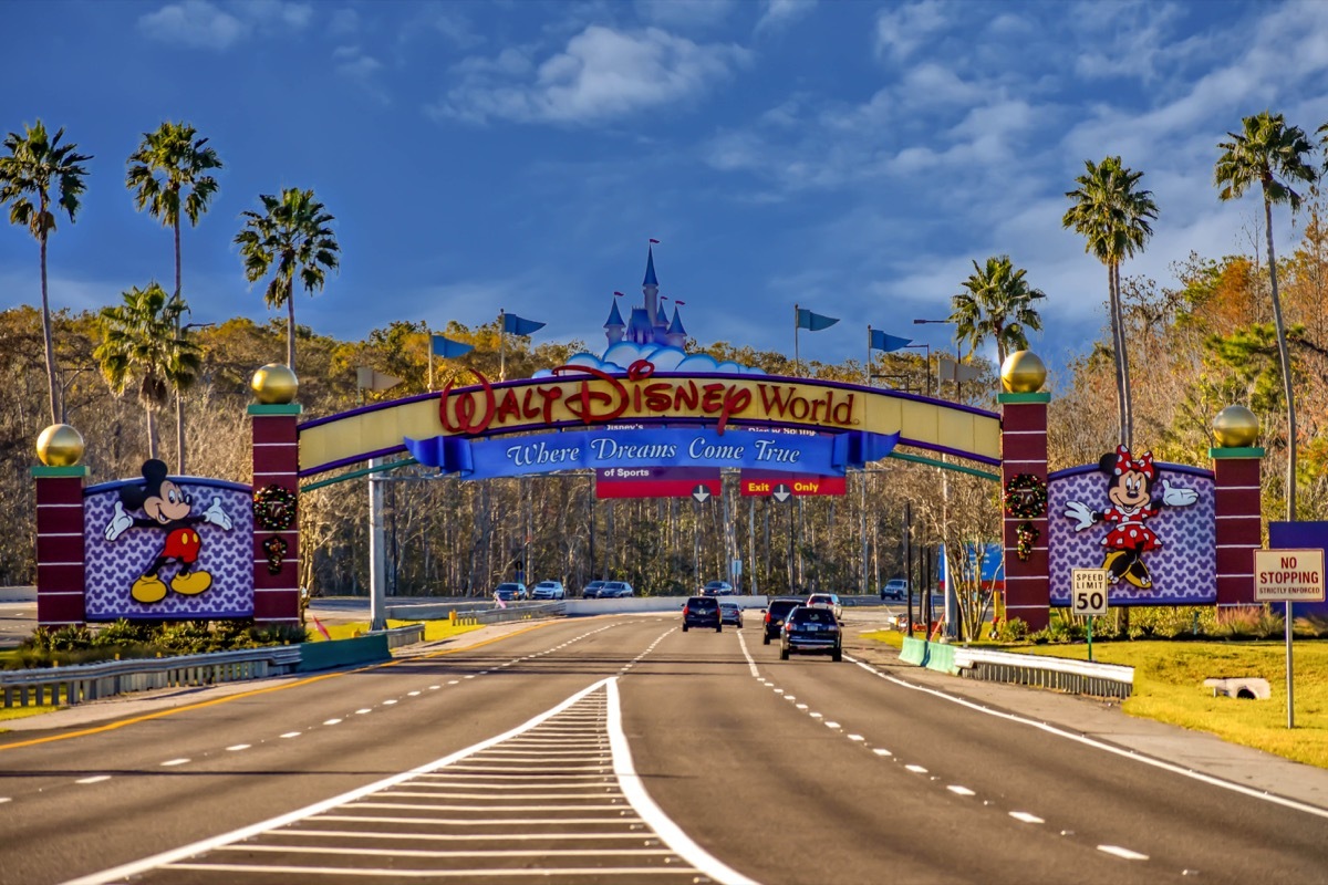 walt disney world sign in florida when you're driving in