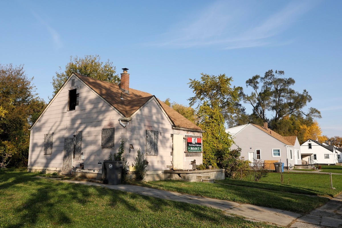 Homes and trees in Inkster, Michigan