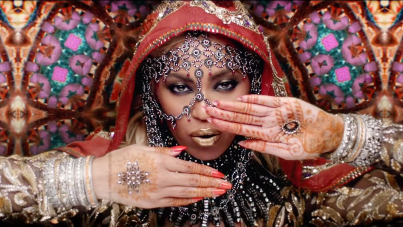 Coldplay-Beyonce-Faced-Immense-Blacklash-for-Stereotyping-of-Indian-Culture-00