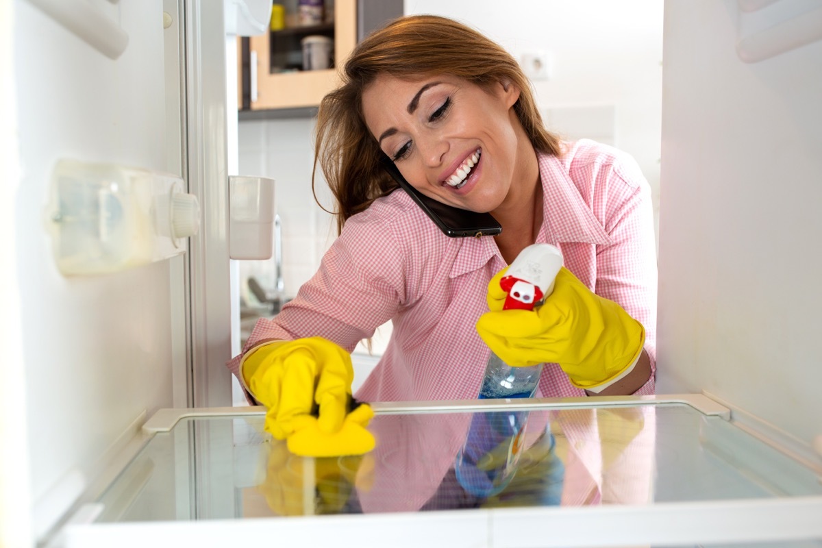 Cleaning fridge