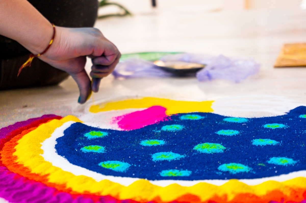 girl making rangoli 