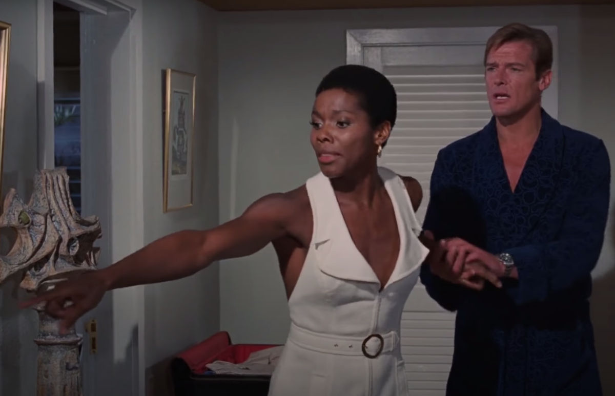 Gloria Hendry and Roger Moore in 