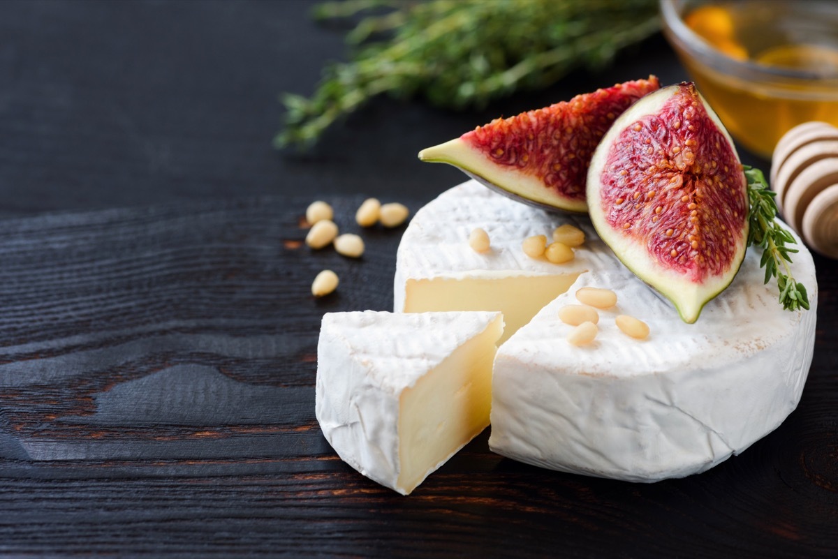 Brie cheese with figs