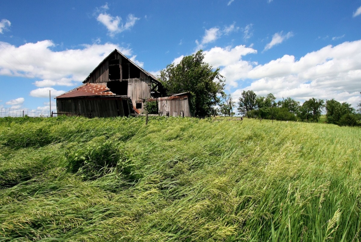 old abandoned barn in the midwest