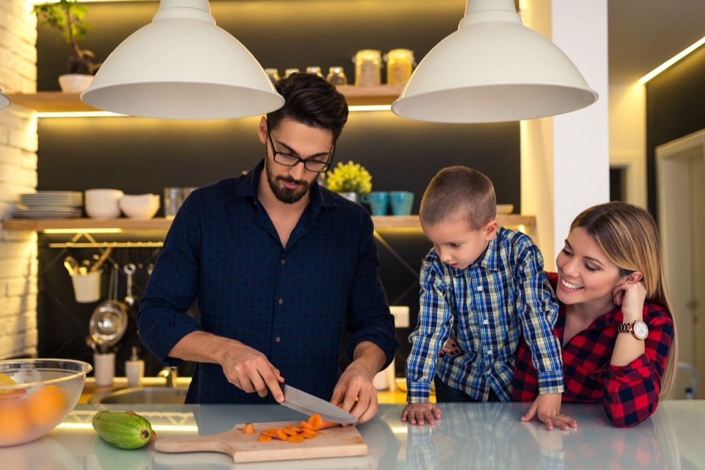 Family dinner habits linked to a longer life