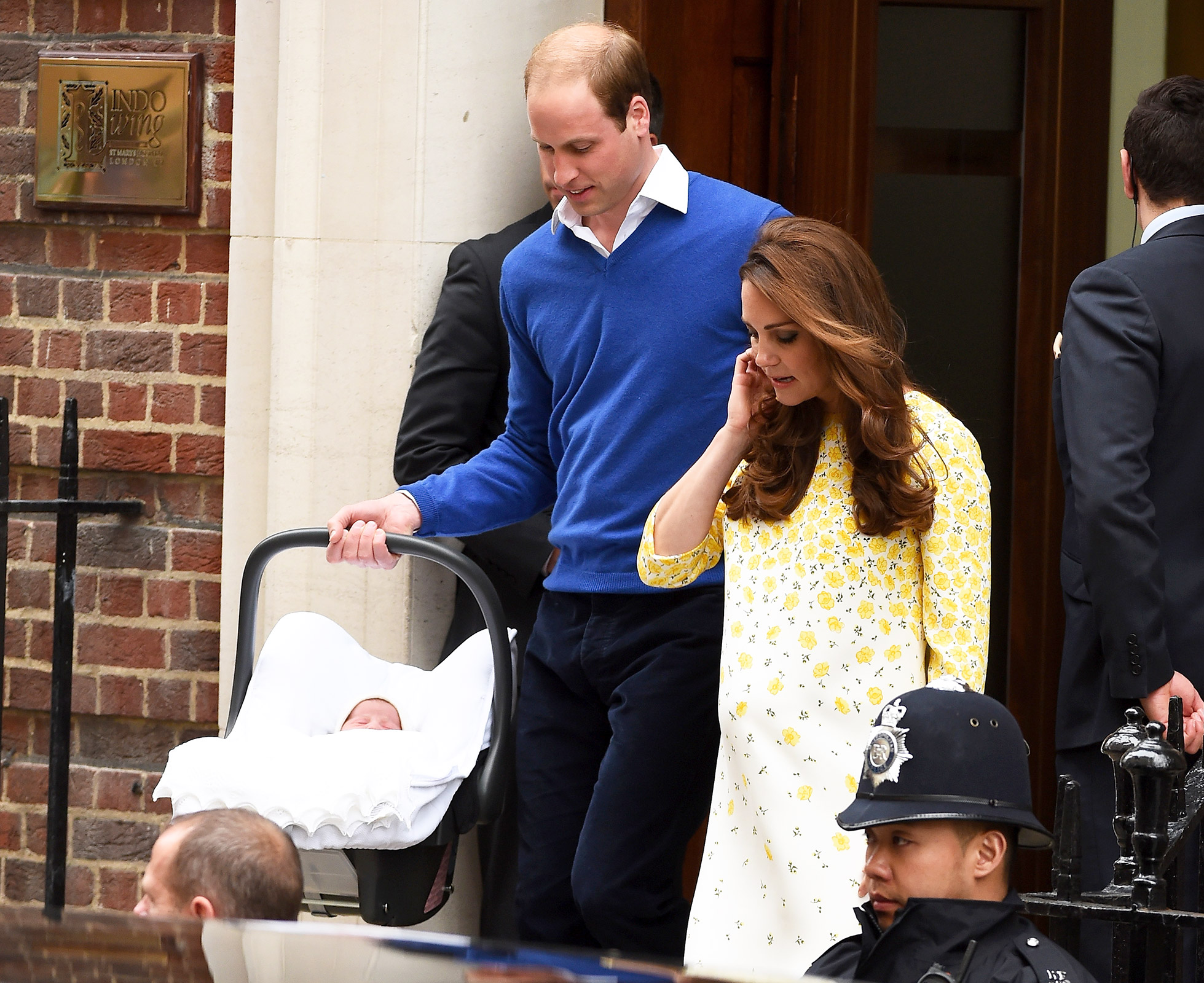 Prince George and Princess Charlotte - Perfect Portraits of Royal Babies 21