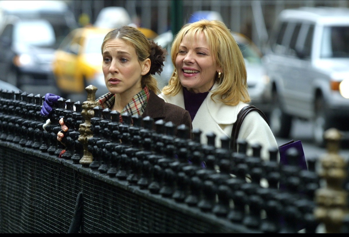 Sarah Jessica Parker and Kim Cattrall in 2001