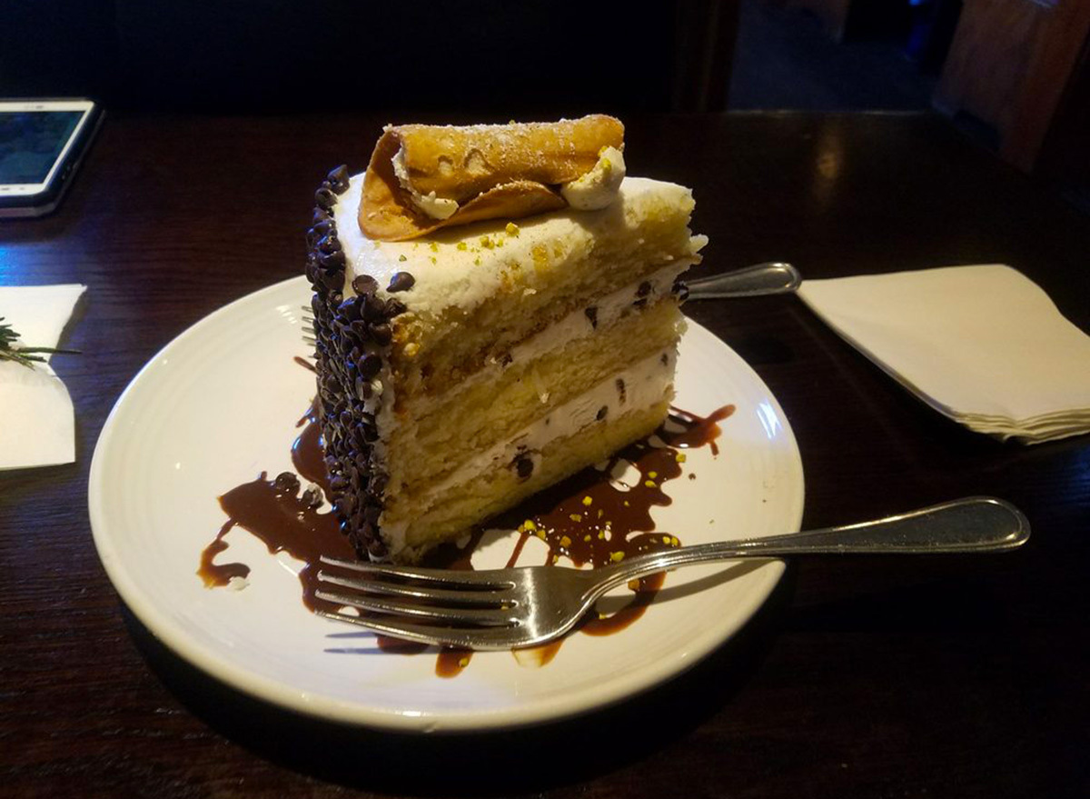 carrabbas cannoli cake