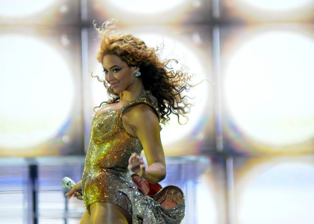 Beyonce performing concert