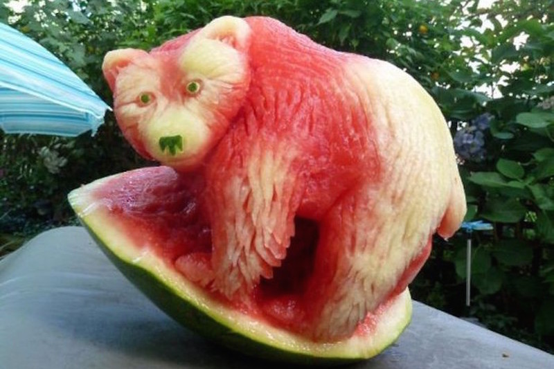 creative_fruit_carvings-03