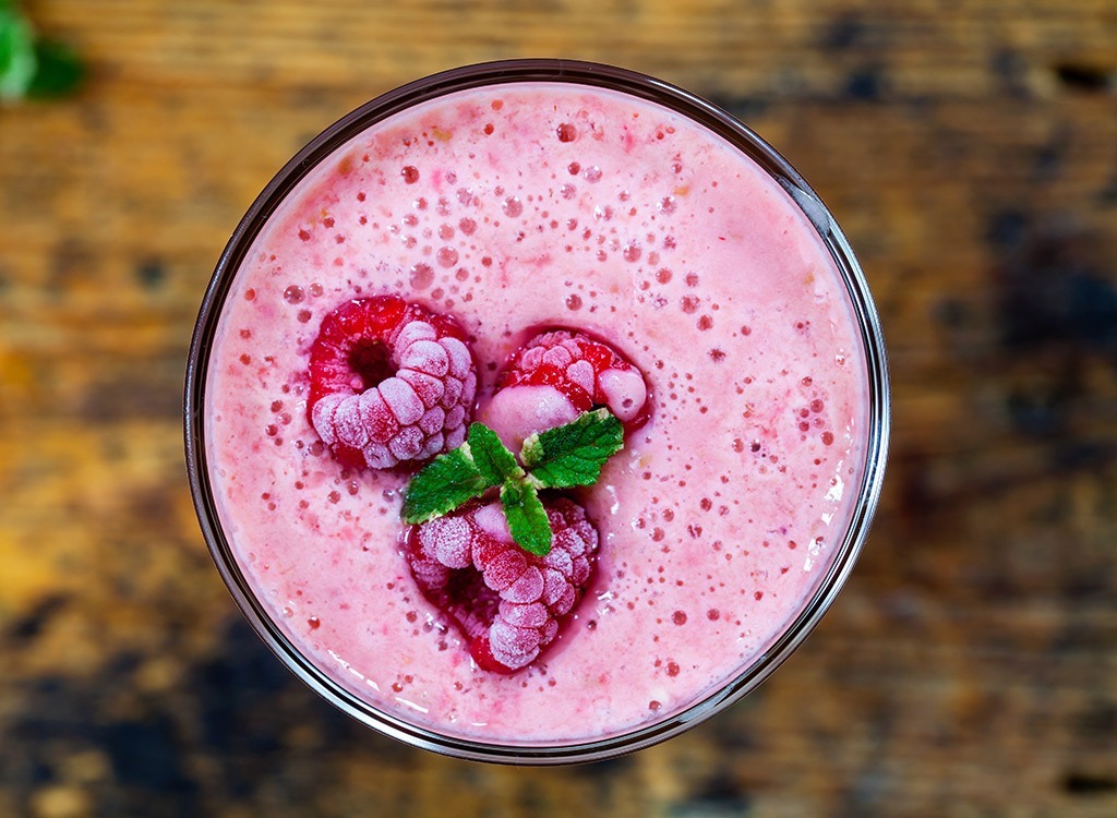 raspberry yogurt smoothie