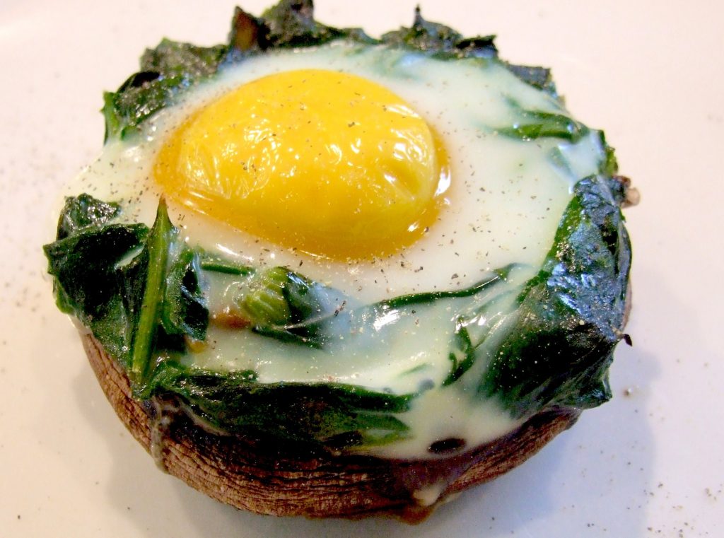 Baked egg with Spinach and Mushroom | 8 Warm Breakfast Ideas for Winter | Her Beauty