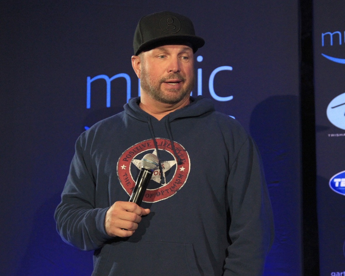 garth brooks talking into a microphone