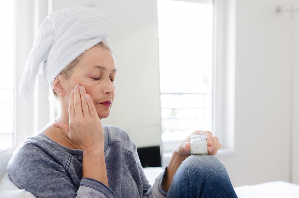 woman putting on lotion