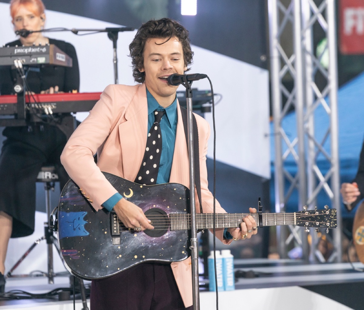 harry styles performing onstage