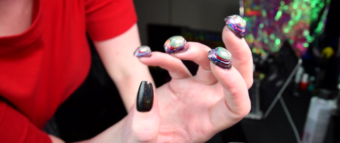 7_Craziest_Nail_Trends_We've_Seen_This_Year_02