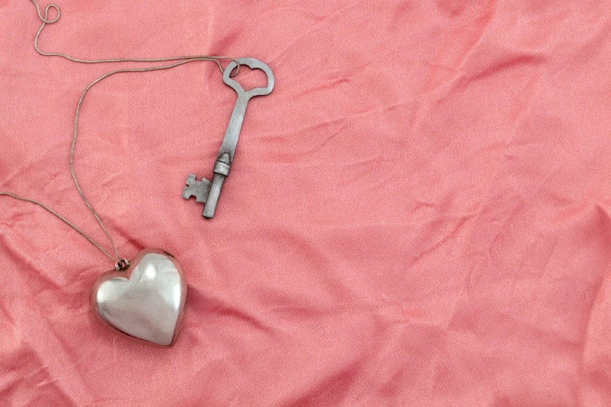 tarnished silver necklace and key, new uses for cleaning products