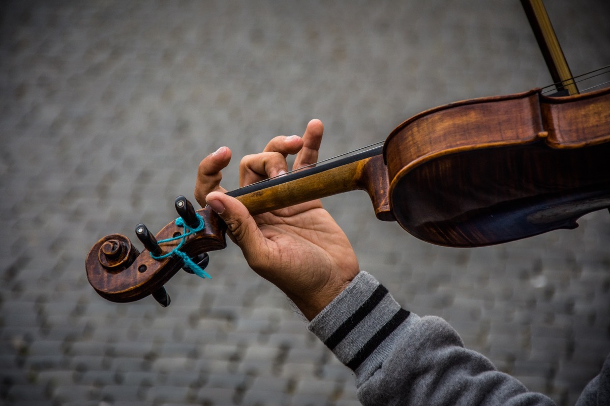 violin player