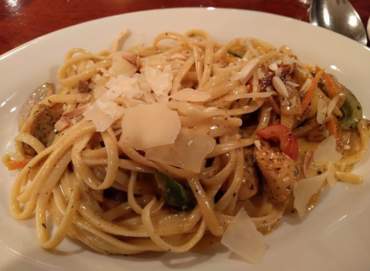 plate of cajun chicken linguine