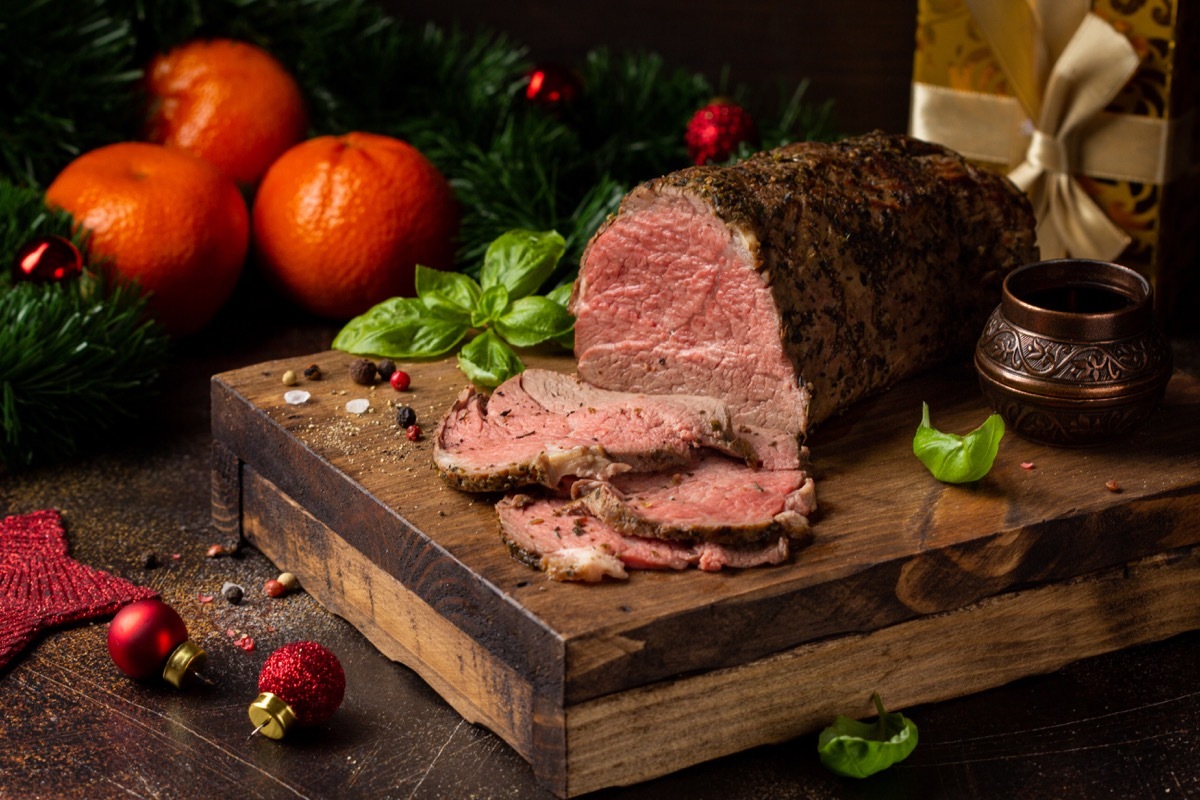 roast beef, cutting board, seasoning