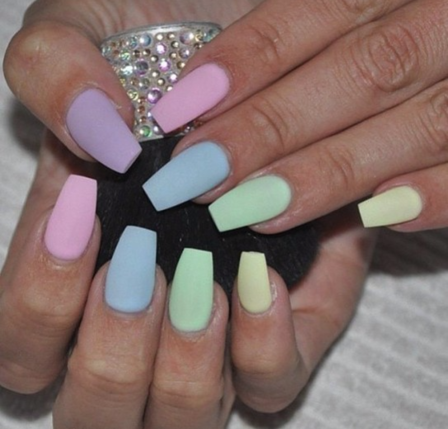 matte-manicures-youll-be-obsessed-with-13