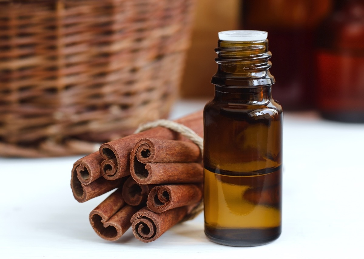 Essential cinnamon oil