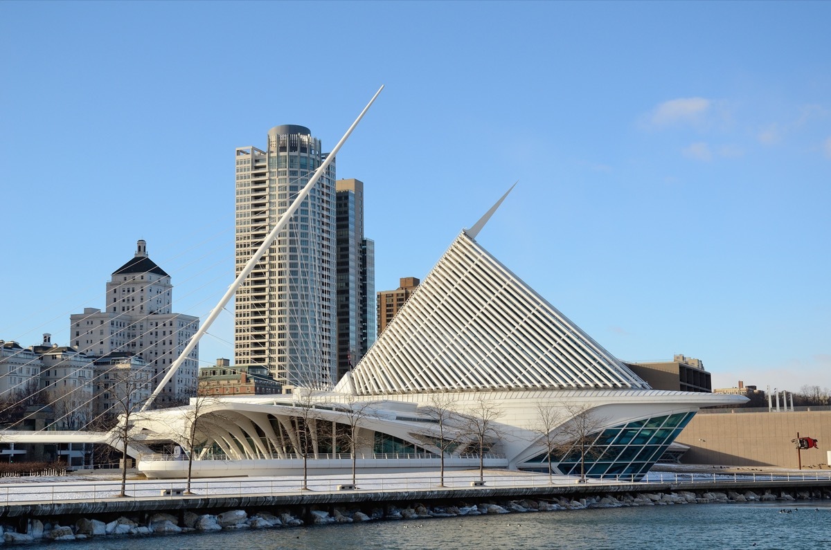 MILWAUKEE, WI - FEBRUARY 12 2016: Milwaukee Art Museum and Downtown Skyline