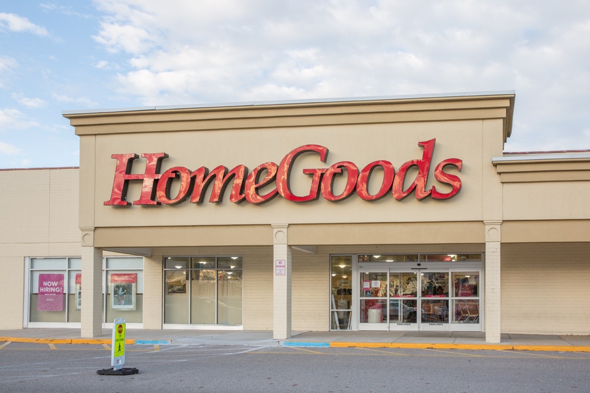 HomeGoods Storefront {Save Money on Wall Art}