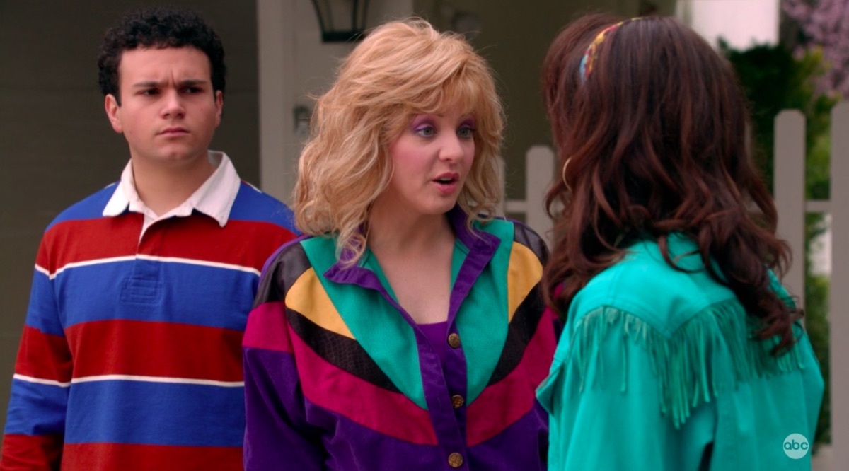 Tony Gentile, Wendi McLendon-Covey, and Hayley Orrantia in The Goldbergs