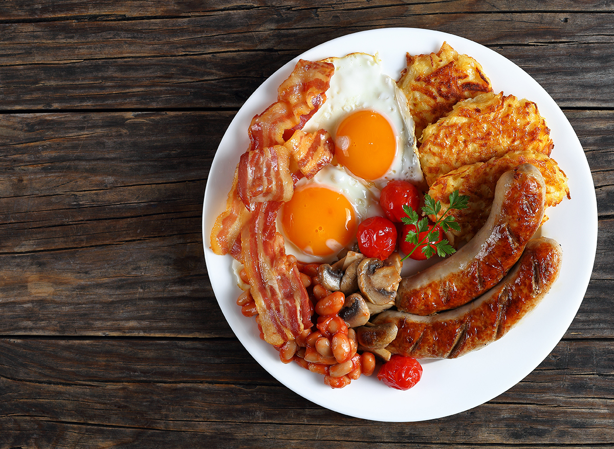 english breakfast with bacon sausage fried egg and beans