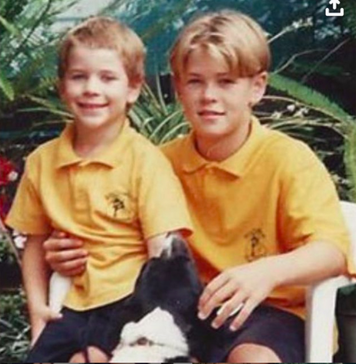 Liam and Chris Hemsworth as kids