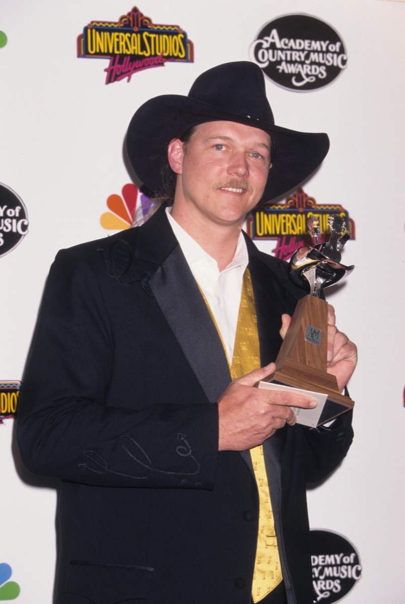 trace adkins at the country music awards, 1997, old photos country stars