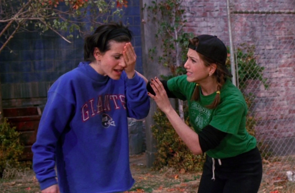 Courteney Cox and Jennifer Aniston in the Friends football episode.