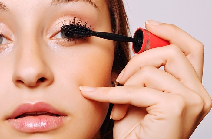 Push the mascara wand against the root of your lashes | How To Apply Mascara Like A Pro | Her Beauty