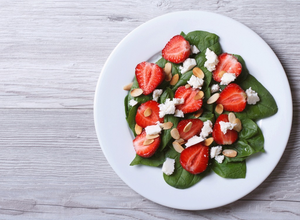 Strawberry spinach salad