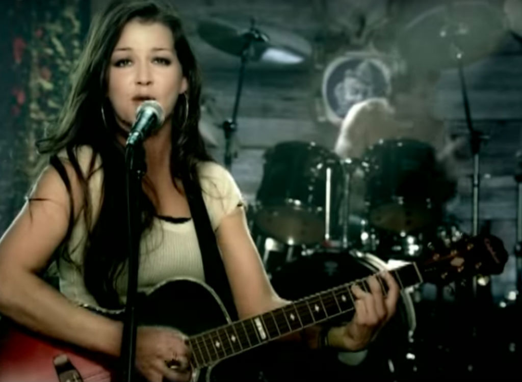 Gretchen Wilson sings 