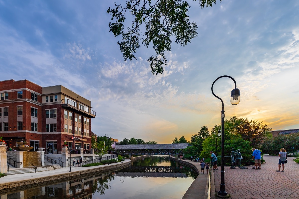 the naperville illinois riverwalk